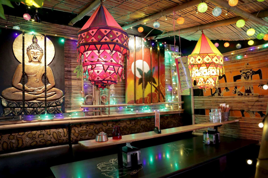 Färgstark interiör på Moon Thai Kitchen i Göteborg