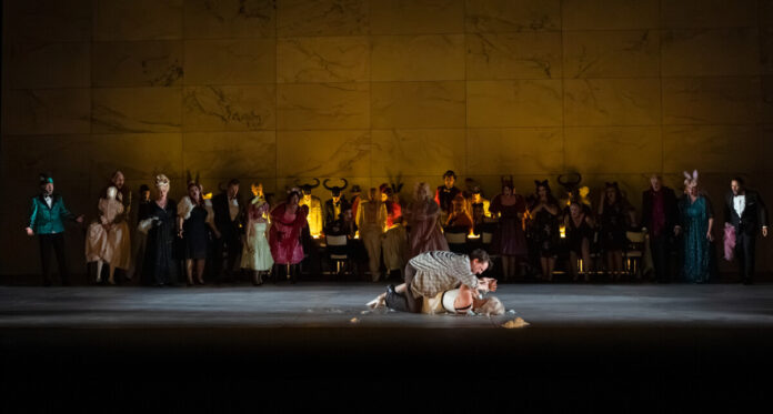 Ania Jeruc som Violetta och Tobias Westman som Alfredo i La Traviata på GöteborgsOperan